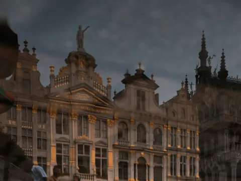 Fachadas en la Grand Place de Bruselas al atardecer