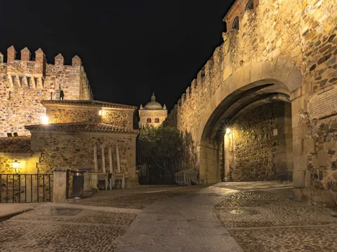 visita guiada Cáceres nocturno misterios leyendas Extremadura