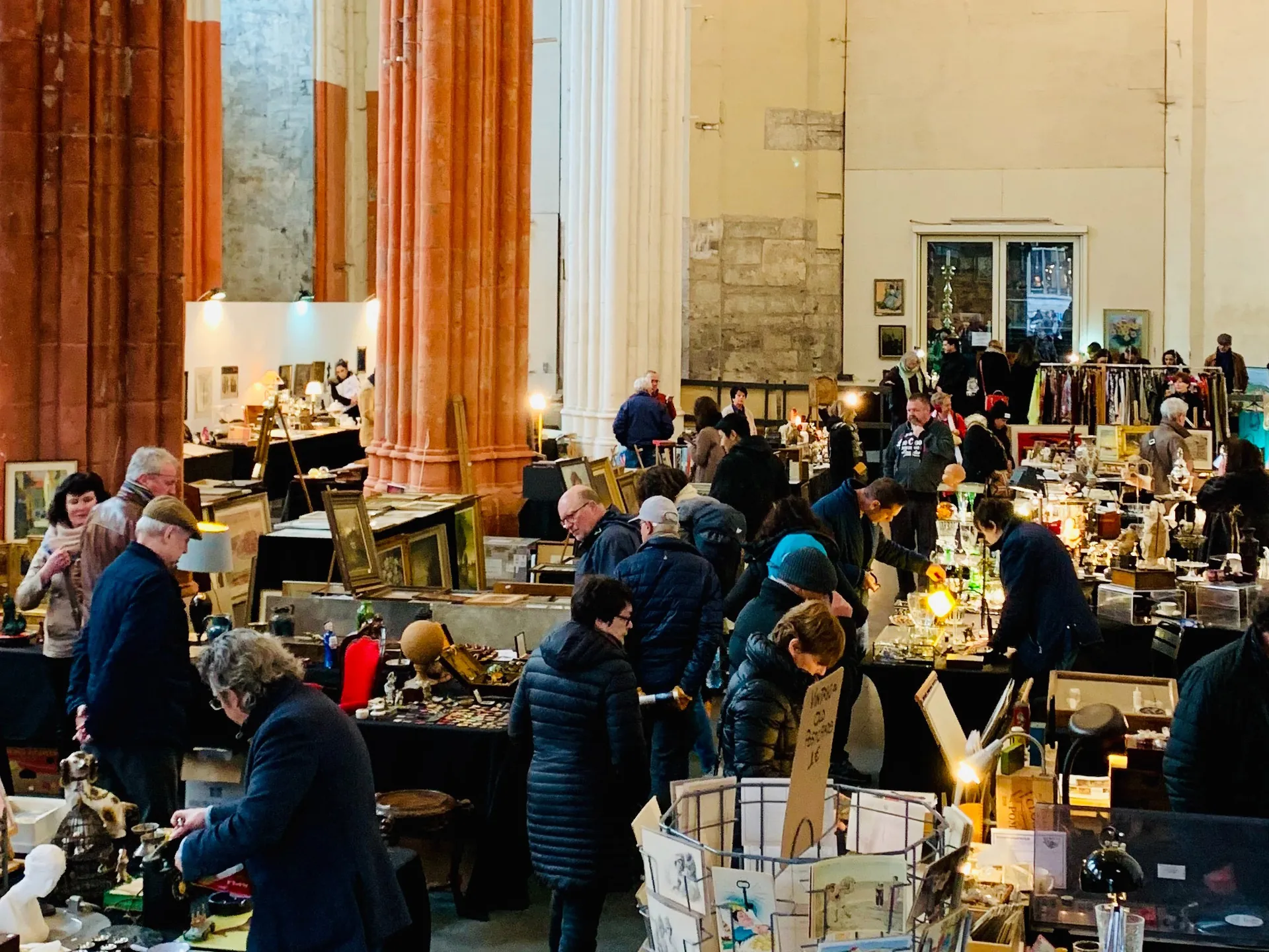 Mercado en una Iglesia de Gante