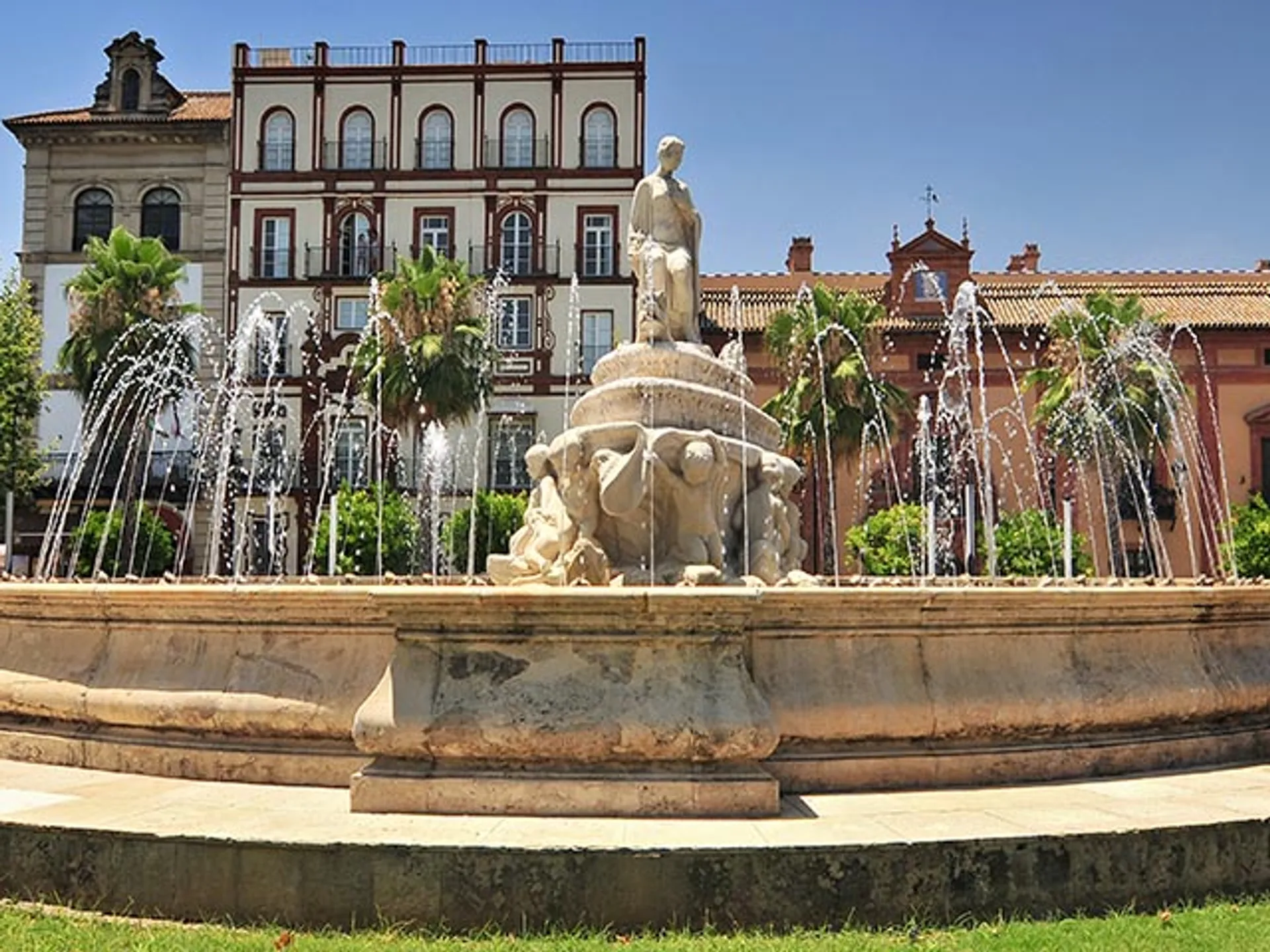 Fuente Híspalis - Puerta de Jerez - Qué ver en Sevilla - Guía de viaje Sevilla - Buendía Tours