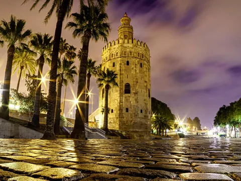 visita-sevilla-noche_ruta-nocturna-santa-cruz_andalucia_buendia-tours (5).jpg