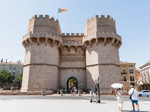 Las Torres Serranos nacen como defensoras de uno de los accesos más usados de la Valencia antigua.