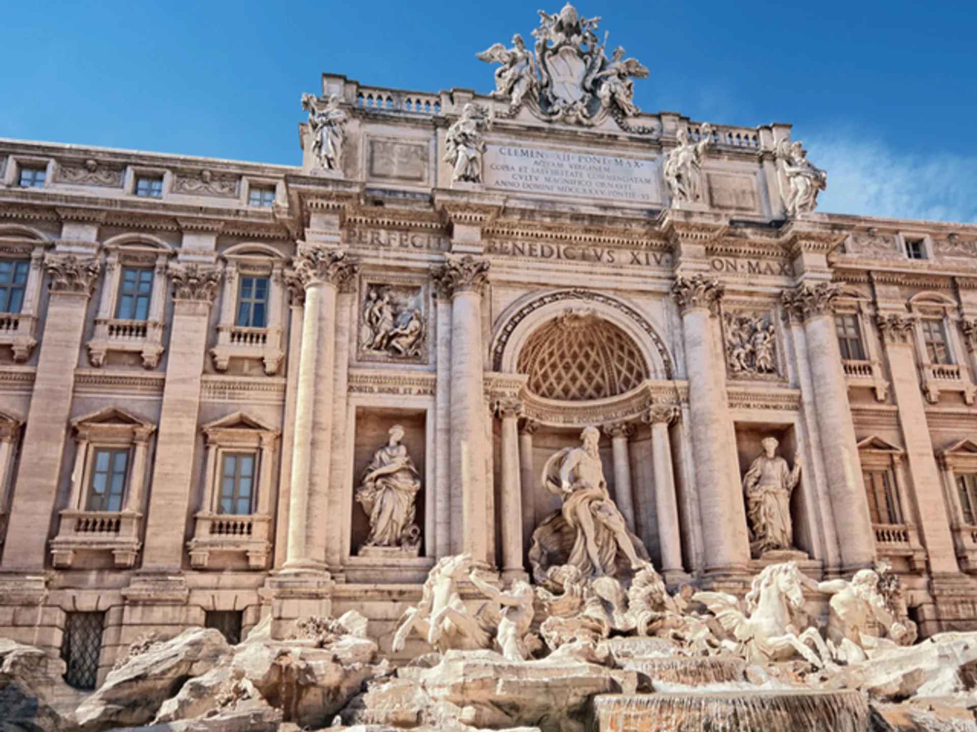Vista de la Fontana di Trevi - Fontana di Trevi - Qué ver en Roma - Guía de Viajes Roma - Buendía Tours