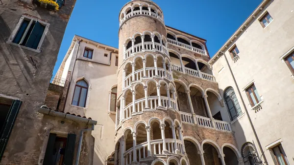 La Scala Contarini del Bovolo es una de las más especiales de Venecia, parte del Palacio Conatarini.