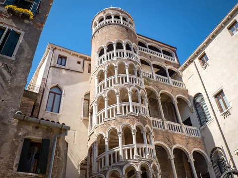 La Scala Contarini del Bovolo es una de las más especiales de Venecia, parte del Palacio Conatarini.