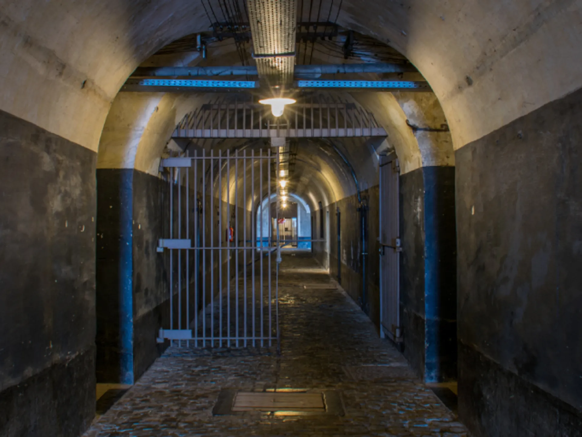 Interior del Campo de Concentración de Breendonk - Qué ver y qué hacer en Amberes en 2024 - Blog - Buendía Tours