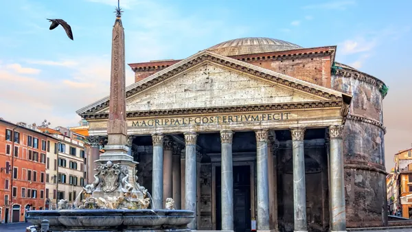 Fachada principal del Panteón de Roma, uno de templos romanos mejor conservados.