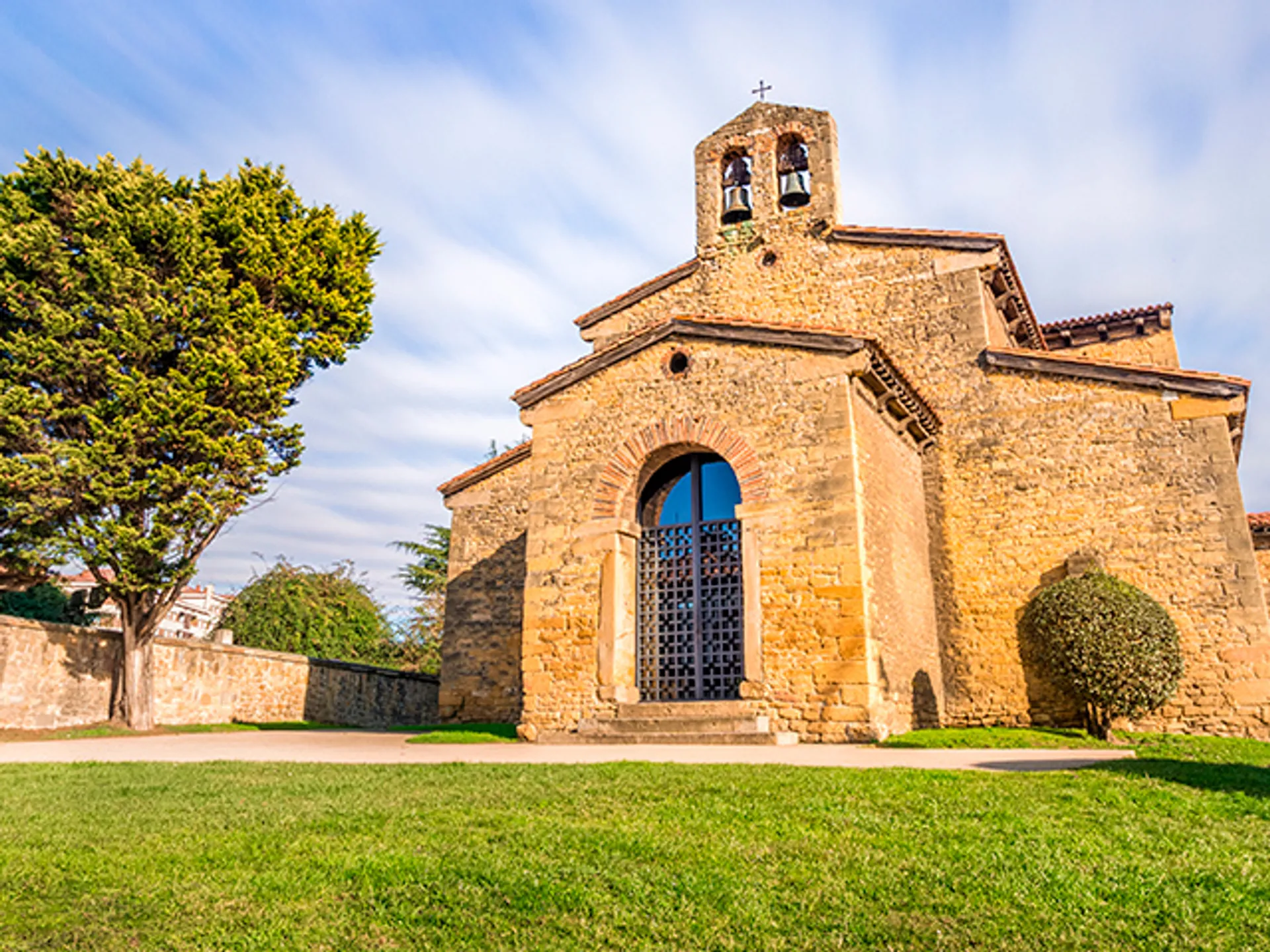 Iglesia de San Julián de los Prados en Oviedo