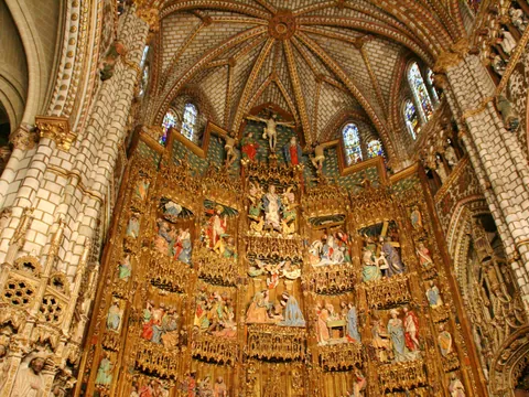 El Altar Mayor de la Catedral es una obra maestra del Renacimiento español diseñado por Alonso de Covarrubias.