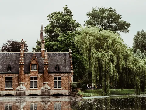 Casa del parque Minnewater o Lago del Amor en Brujas, Bélgica