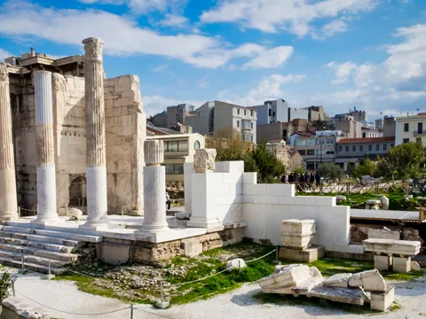 Los restos de la antigua Biblioteca de Adriano, Grecia