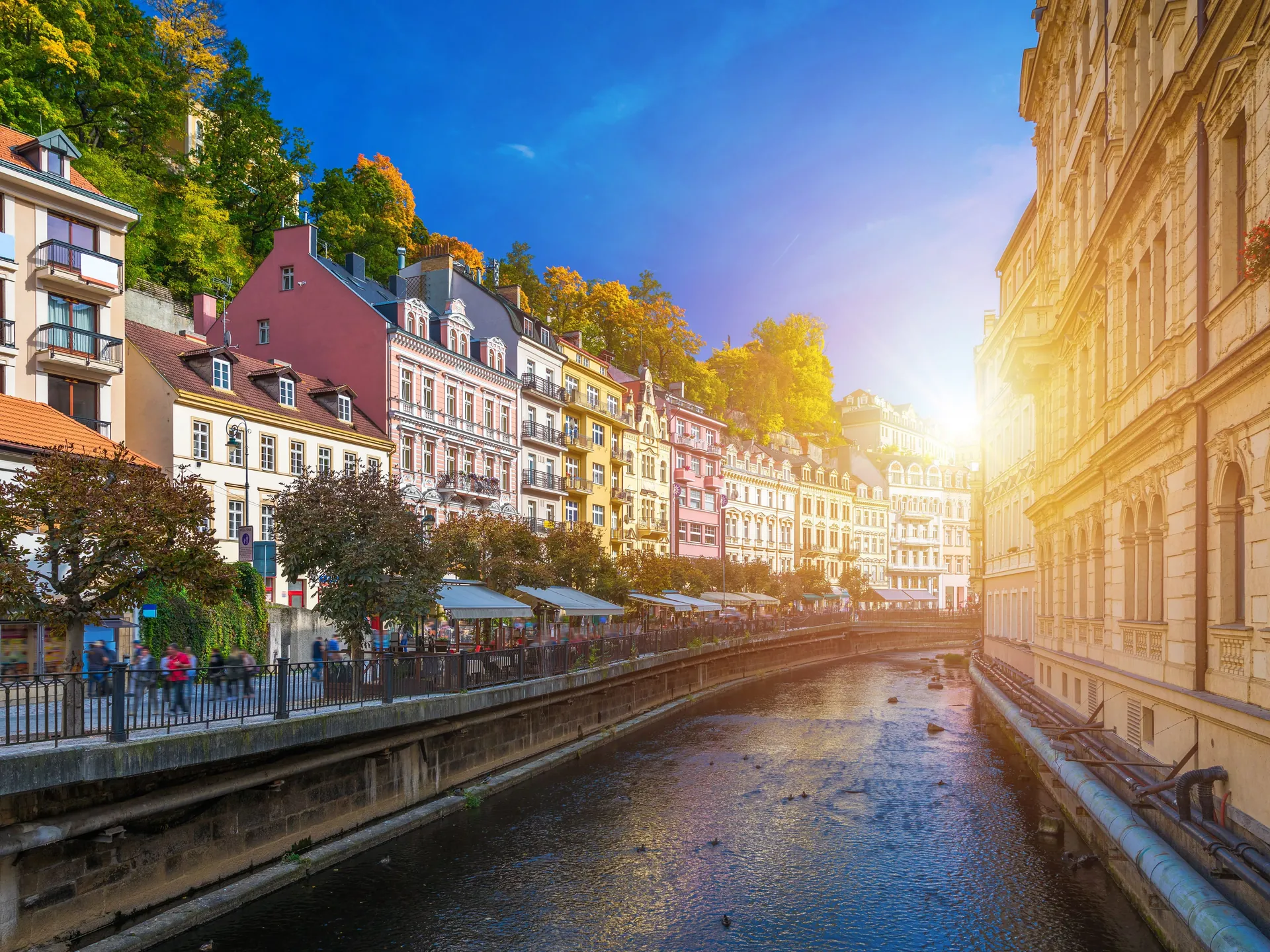 atardecer fachadas karlovy vary