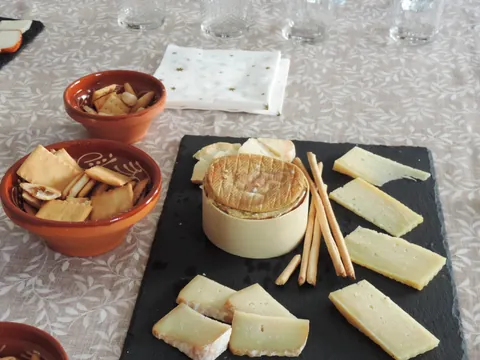 tour Queseria Cáceres experiencia Gastronomica Degustacion Quesos Extremandura