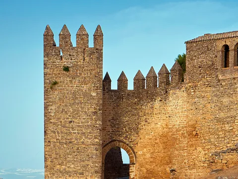 Muralla del Castillo de Sabiote - Visita guiada a Sabiote en privado - Actividades y Excursiones Buendía Jaén, Andalucía