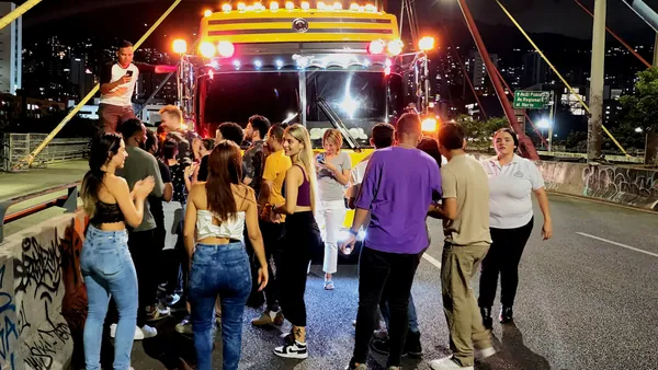 chiva-rumbera-medellin.jpg