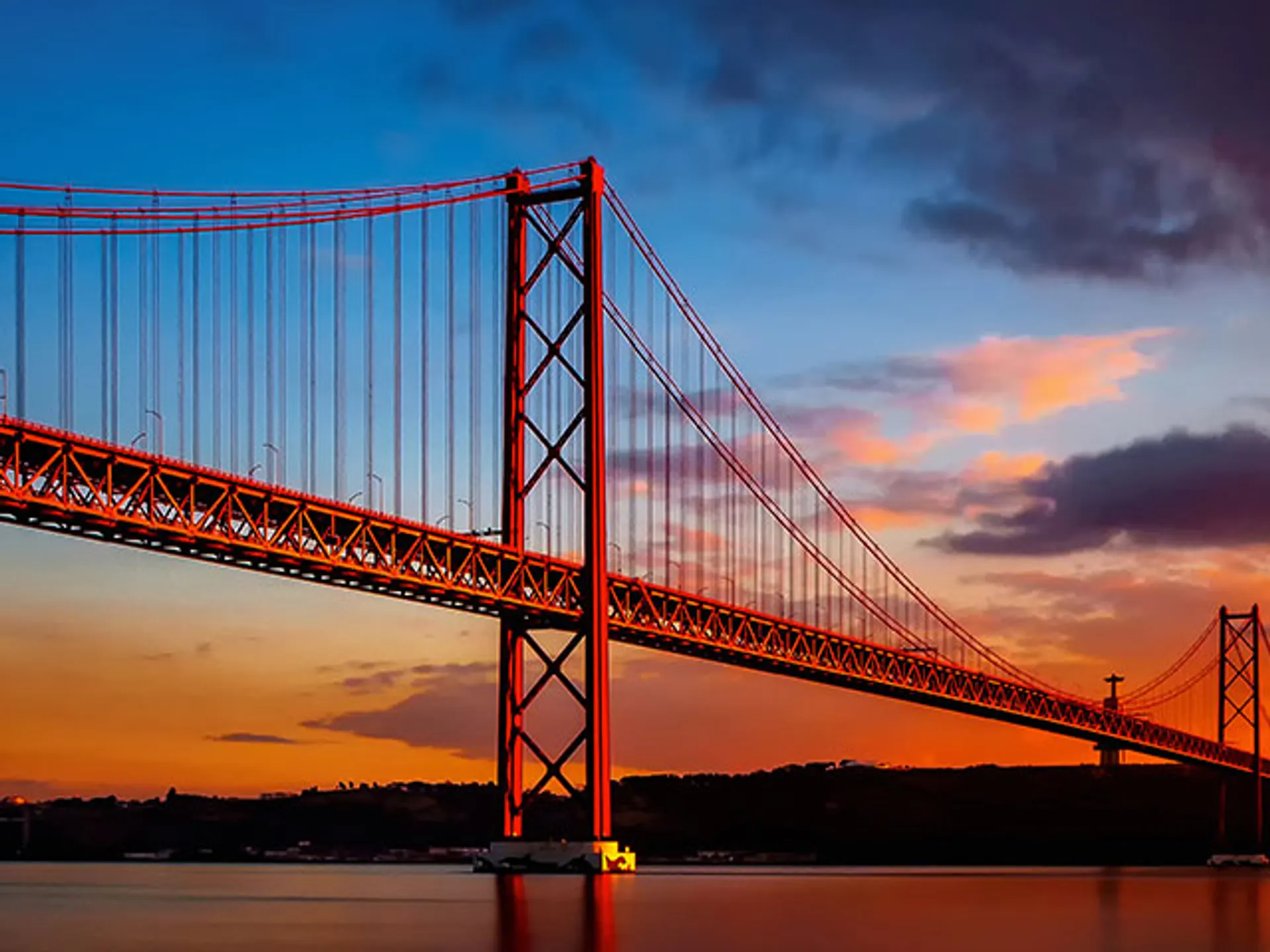 Atardecer en el Puente 25 de abril de Lisboa