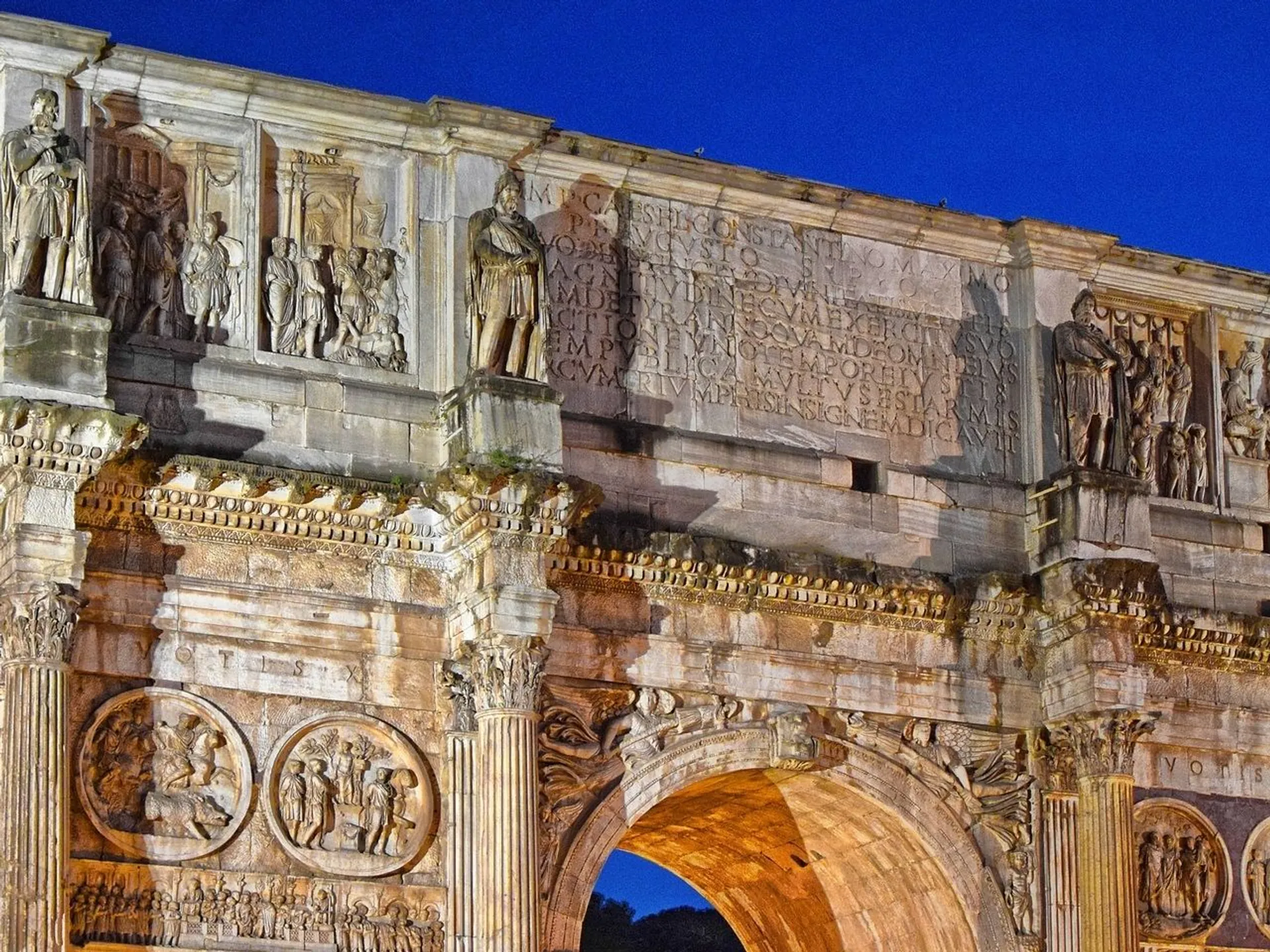 Detalle del Arco de Constantino - Arco de Constantino - Qué ver en Roma - Guía de Viajes Roma - Buendía Tours