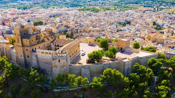 Vista aérea del Castillo y Basílica de Vera Cruz, Caravaca de la Cruz, Murcia, España