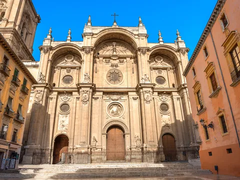 granada-4barrios-catedral-slider6-buendiatours_0.jpg