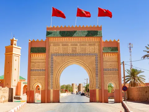 Puerta monumental de Rissani, acceso histórico al desierto de Marruecos