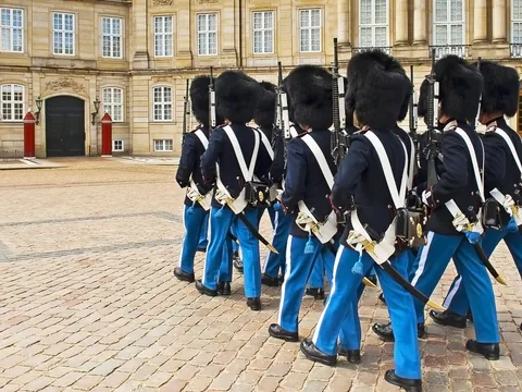 Guardia Real danesa en formación en Copenhague, Dinamarca