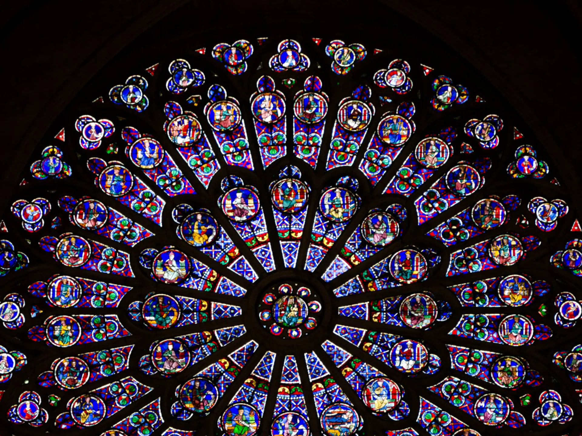 Rosetón de la Catedral Notre Dame de París-  Guía de viaje de París- Buendía Tours