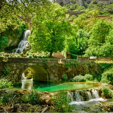 Cascada de Orbaneja del Castillo, Burgos - Una ruta por las mejores cascadas en España - Buendía