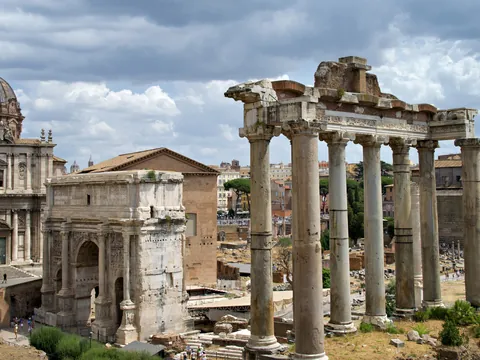 Templo de Saturno y Arco de Septimio Severo en el Foro Romano