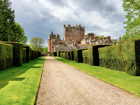 Jardines del Castillo de Glamis, ubicado en Angus, Escocia.