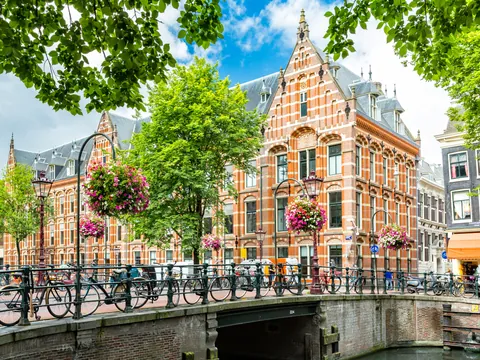Ámsterdam a pie, en bici y en barco con almuerzo holandés incluido
