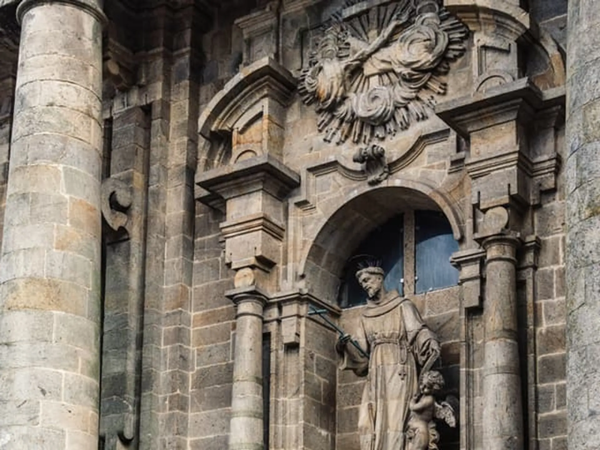 Convento de San Francisco de Valdediós - Qué ver en Santiago - Guía de viaje Santiago de Compostela - Buendía Tours