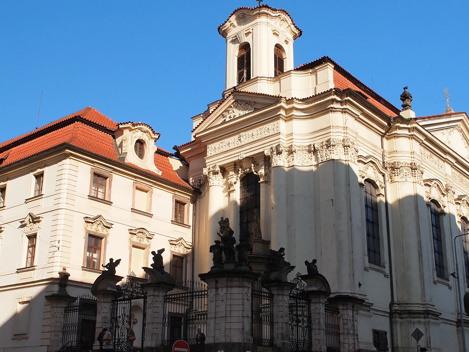 Iglesia San Cirilo y San Metodio - Qué ver en Praga - Guía de viaje Praga - Buendía Tours