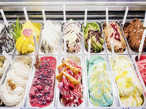 Variedades de helado artesano o gelattos- postres venecianos-guia-viajes-buendiatours