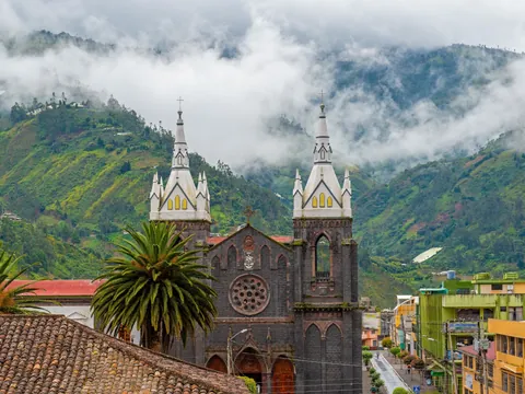 excursion-banos-agua-santa-basilica.jpg