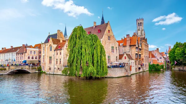 Vista del Muelle del Rosario en Brujas, Bélgica