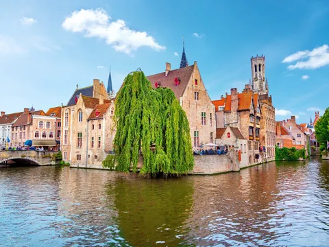 Vista del Muelle del Rosario en Brujas, Bélgica