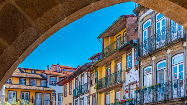 Vistas desde los portales del Largo da Oliveira, Guimaraes