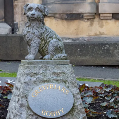 Escultura de Bobby leyenda del perro terrier escocés