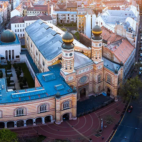 Vista aérea de la Gran Sinagoga de Budapest - Qué ver en Budapest - Guía de viaje Budapest - Buendía Tours
