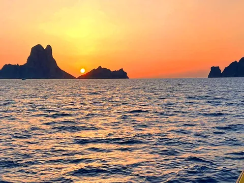 Ver la Puesta Sol en Alta Mar Ibiza