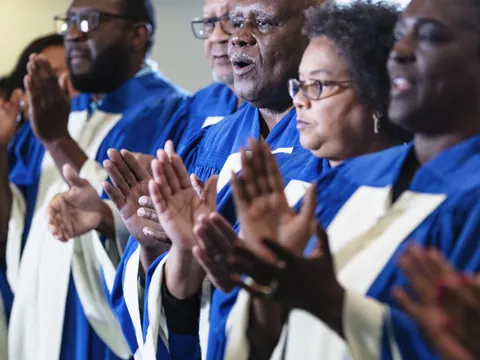 Coro góspel durante misa en Nueva York, Estados Unidos