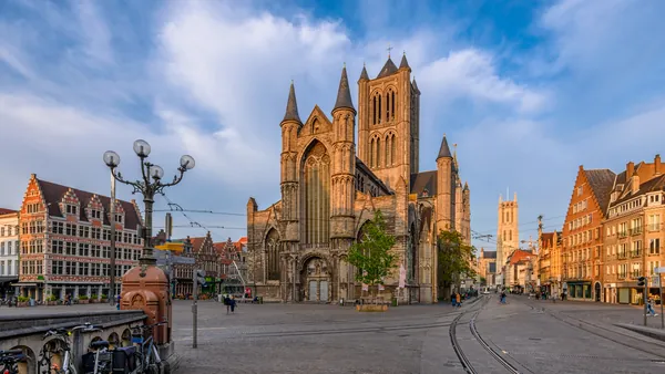 Qué hacer en Gante entre sus canales, su patrimonio medieval y su escena contemporánea