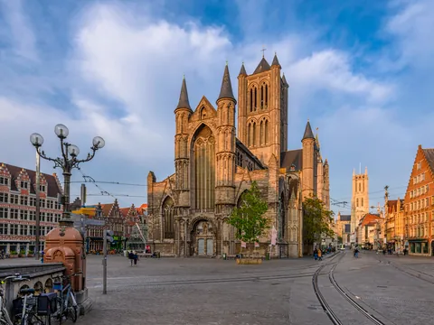 tour privado Gante visita guiada privada Catedral Iglesia San Nicolas Plaza Korenmarkt Bélgica