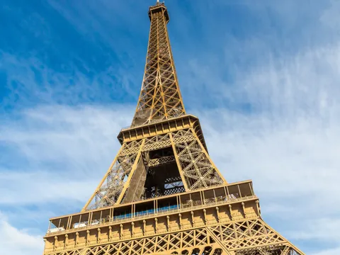 Tour guiado por la Torre Eiffel con entrada y crucero por el Sena
