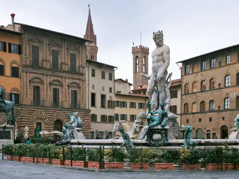 Seguimos la visita por el arte florentino por la Plaza della Signoria con la Fuente de Neptuno y La Estatua de Perseo.