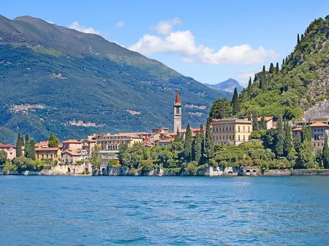 Paseo en barco por el lago de Como con guía incluida