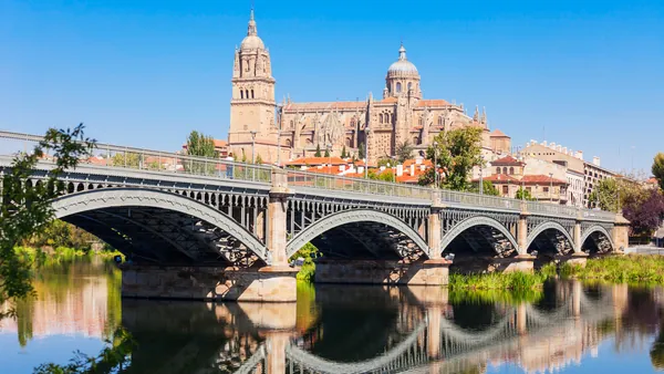 Qué hacer en Salamanca entre universidades, piedra dorada y una de las ciudades más bonitas de Castilla y León