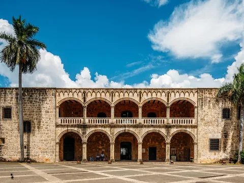 excursion-santo-domingo-desde-punta-cana_visita-guiada-alcazar-colon_transporte_republica-dominicana_buendia-tours.jpg