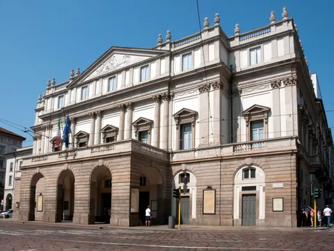 El teatro de La Scala es otro de los grandes monumentos de la ciudad de la moda italiana.