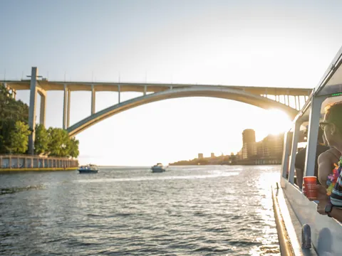 Paseo en barco al atardecer por la Ribeira do Porto.